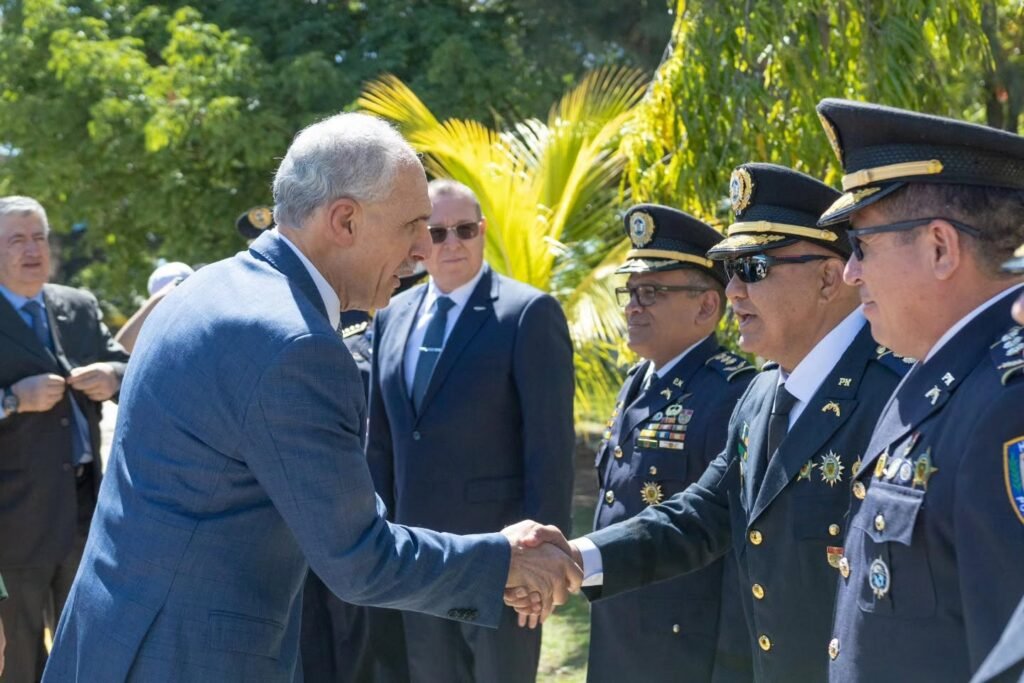 Presidente Nasry Asfura preside histórica ceremonia de ascensos y condecoraciones de la Policía Nacional ascensos 2