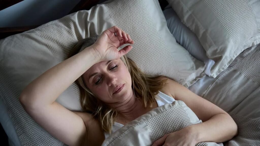 ¿Por qué muchas mujeres despiertan entre las 2 y las 4 de la madrugada? Expertos explican las posibles causas salud 5