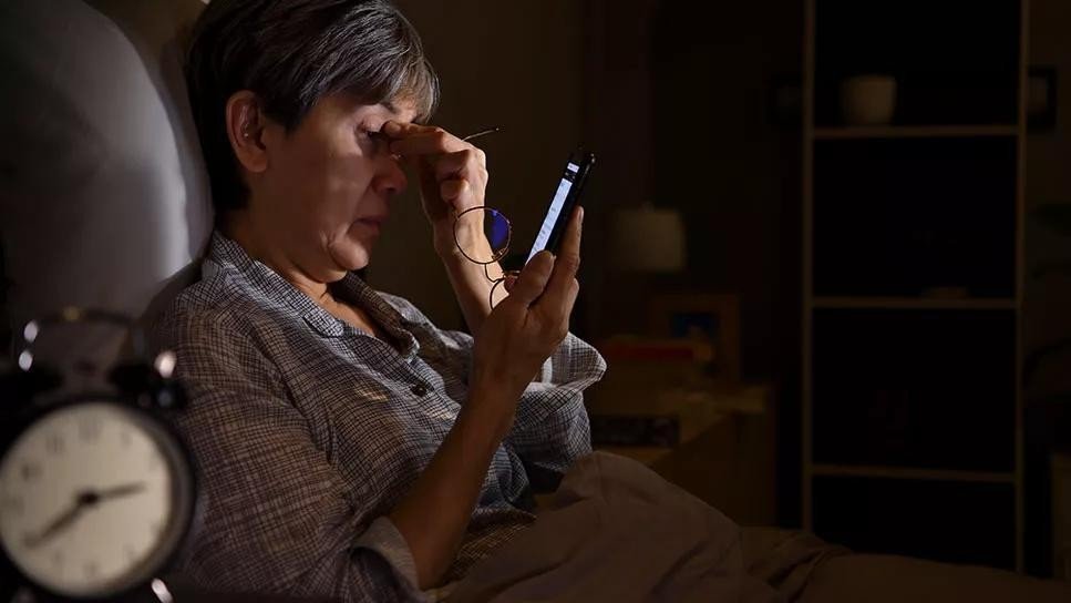 ¿Por qué muchas mujeres despiertan entre las 2 y las 4 de la madrugada? Expertos explican las posibles causas salud 6